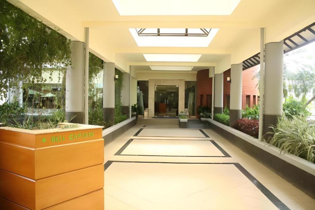 Bumi Wiyata Hotel Депок Екстериор снимка
