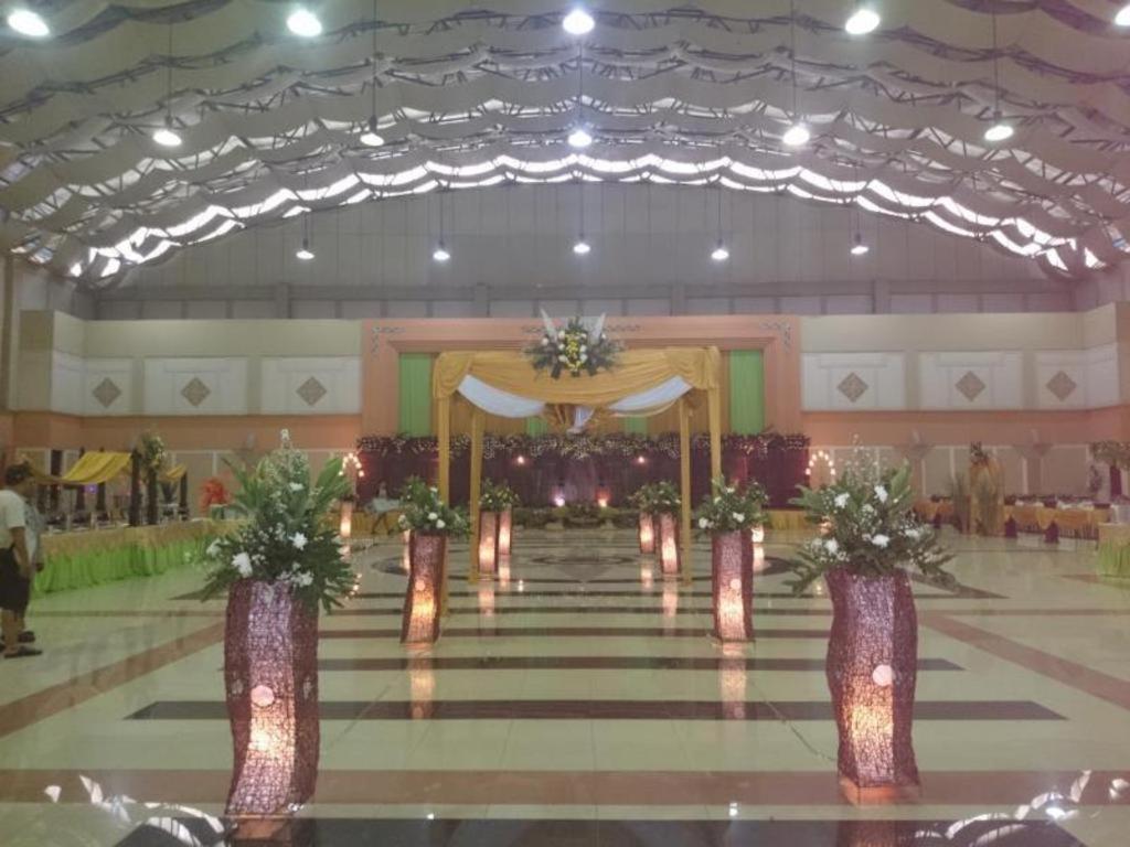 Bumi Wiyata Hotel Депок Екстериор снимка