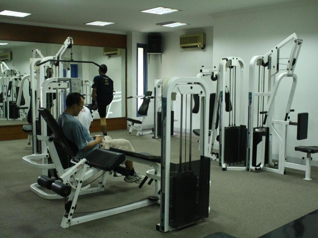 Bumi Wiyata Hotel Депок Екстериор снимка